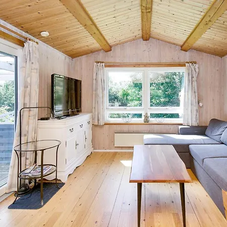 5 Person In Graested-by Traum * Græsted