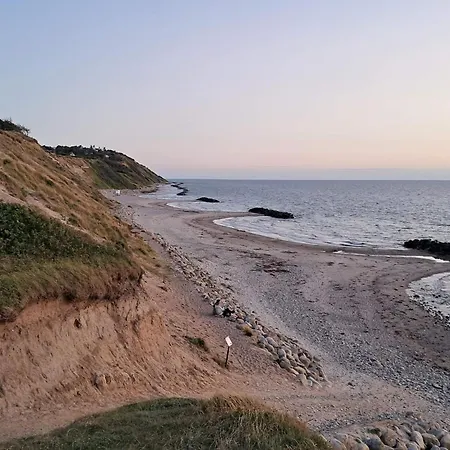 5 Person In Graested-by Traum